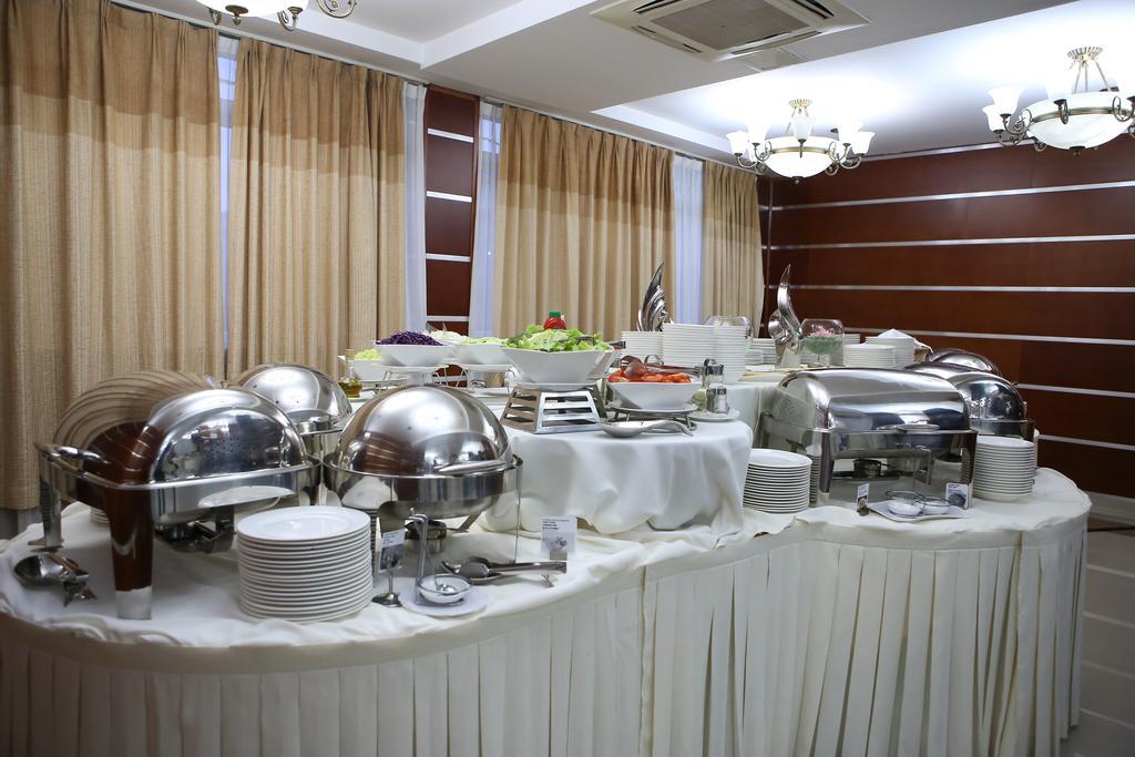 Hotel Park Exclusive Otocac Bagian luar foto