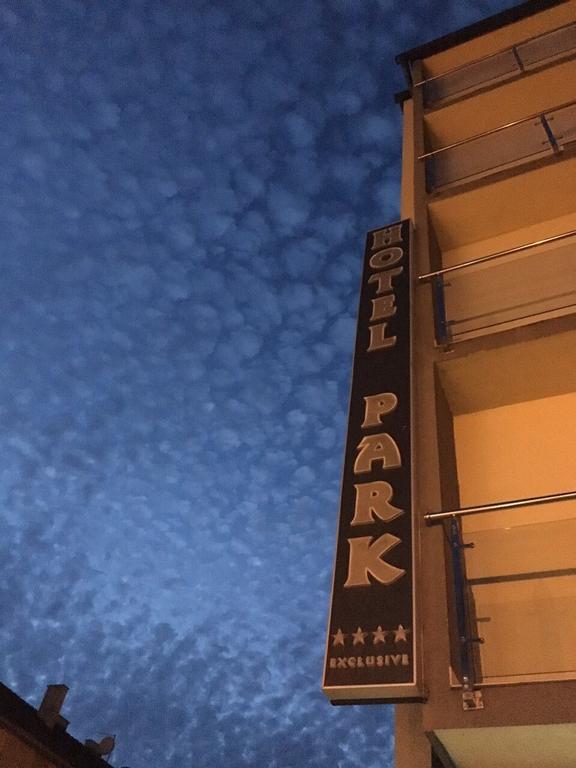 Hotel Park Exclusive Otocac Bagian luar foto