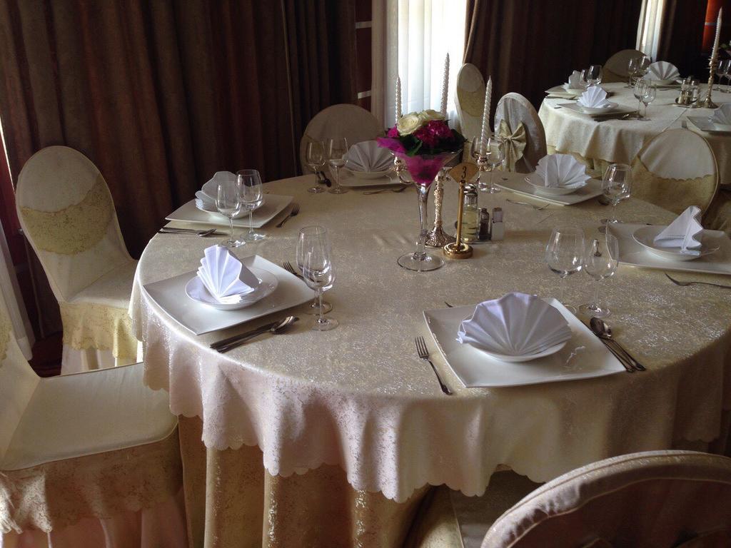 Hotel Park Exclusive Otocac Bagian luar foto