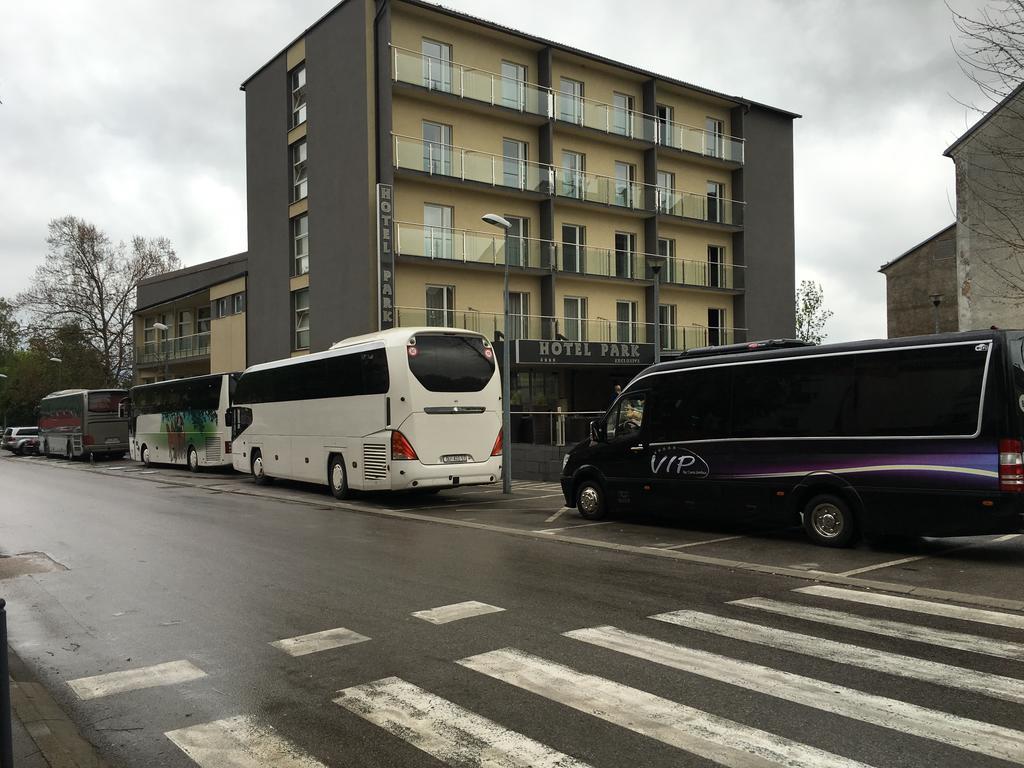 Hotel Park Exclusive Otocac Bagian luar foto