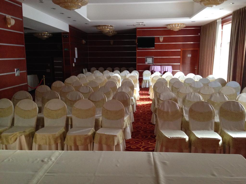 Hotel Park Exclusive Otocac Bagian luar foto