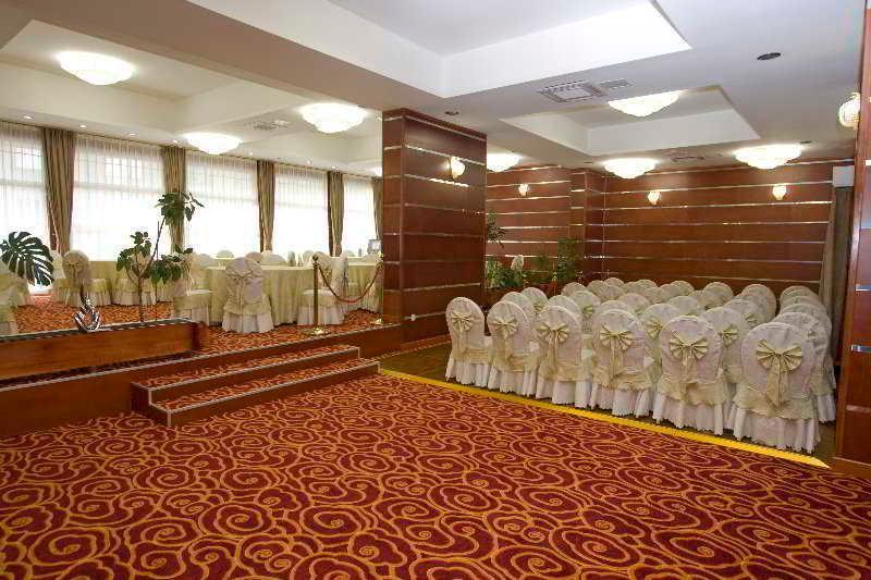 Hotel Park Exclusive Otocac Bagian luar foto